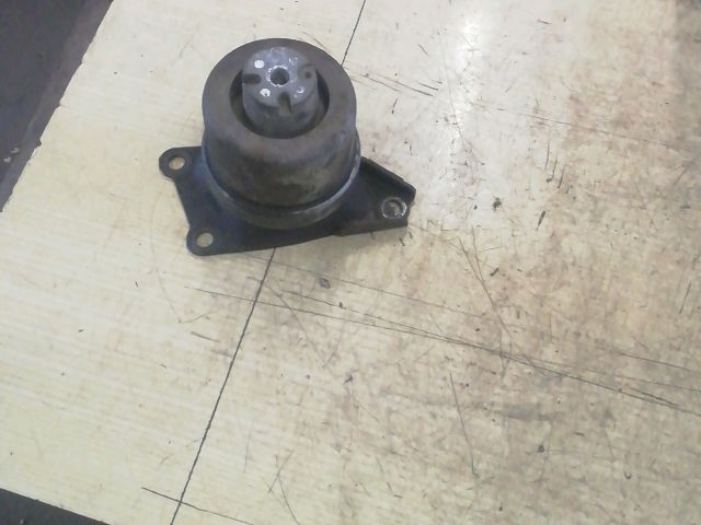 bontott VW TRANSPORTER Motor Tartó Bak Jobb