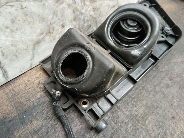 bontott VW TRANSPORTER Tankbetöltő Cső Burkolat