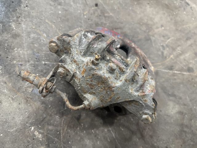 bontott VW TRANSPORTER Bal első Féknyereg Munkahengerrel