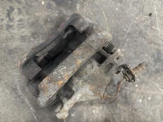 bontott VW TRANSPORTER Bal első Féknyereg Munkahengerrel