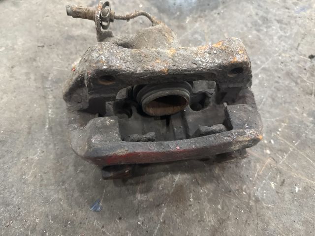 bontott VW TRANSPORTER Bal első Féknyereg Munkahengerrel