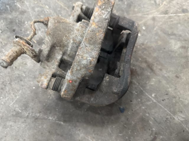 bontott VW TRANSPORTER Bal első Féknyereg Munkahengerrel