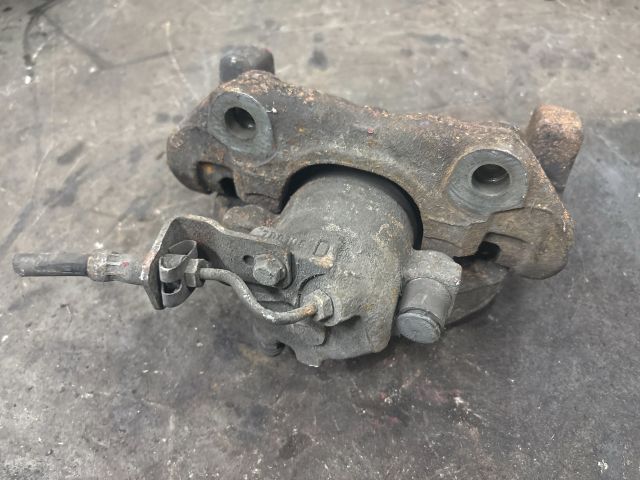 bontott VW TRANSPORTER Jobb első Féknyereg Munkahengerrel