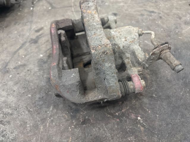 bontott VW TRANSPORTER Jobb első Féknyereg Munkahengerrel