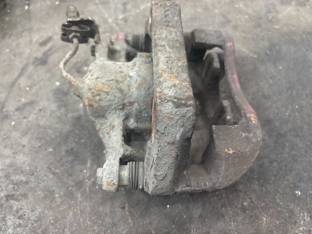 bontott VW TRANSPORTER Jobb első Féknyereg Munkahengerrel