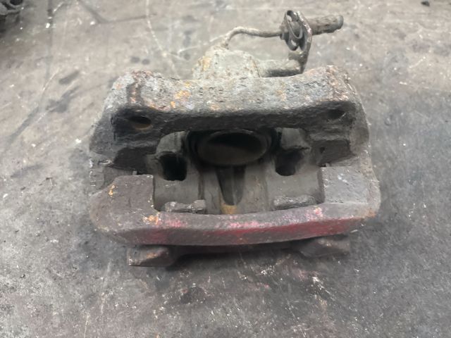 bontott VW TRANSPORTER Jobb első Féknyereg Munkahengerrel