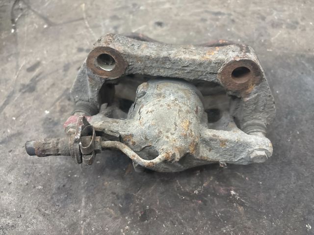 bontott VW TRANSPORTER Jobb első Féknyereg Munkahengerrel