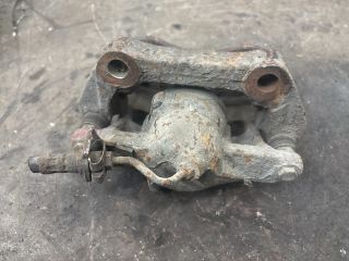 bontott VW TRANSPORTER Jobb első Féknyereg Munkahengerrel