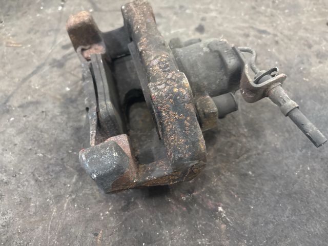 bontott VW TRANSPORTER Jobb első Féknyereg Munkahengerrel