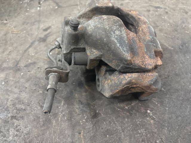 bontott VW TRANSPORTER Jobb első Féknyereg Munkahengerrel