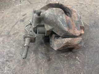 bontott VW TRANSPORTER Jobb első Féknyereg Munkahengerrel