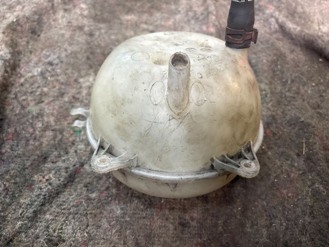 bontott VW TRANSPORTER Kiegyenlítő Tartály