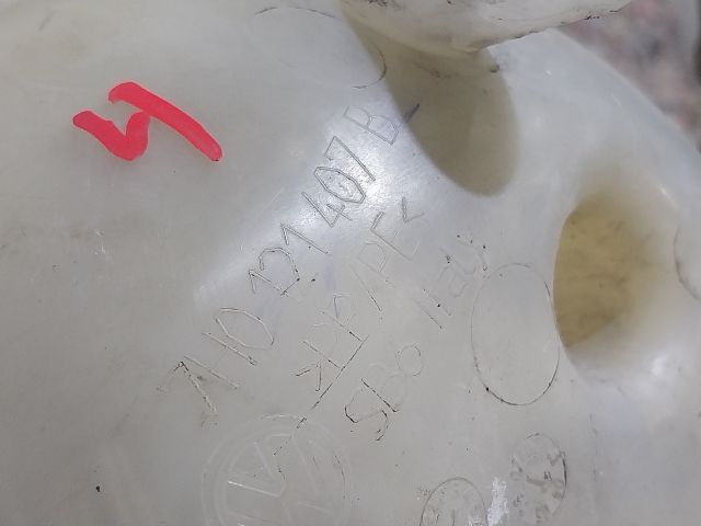 bontott VW TRANSPORTER Kiegyenlítő Tartály