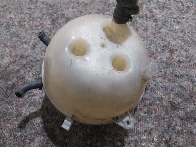 bontott VW TRANSPORTER Kiegyenlítő Tartály