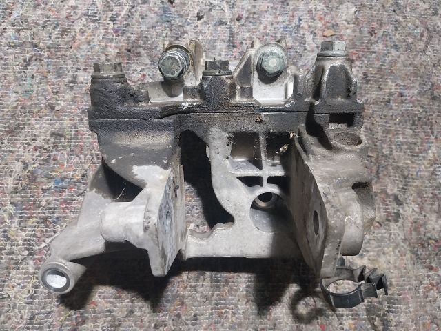 bontott VW TRANSPORTER Motor Tartó Bak (Fém)