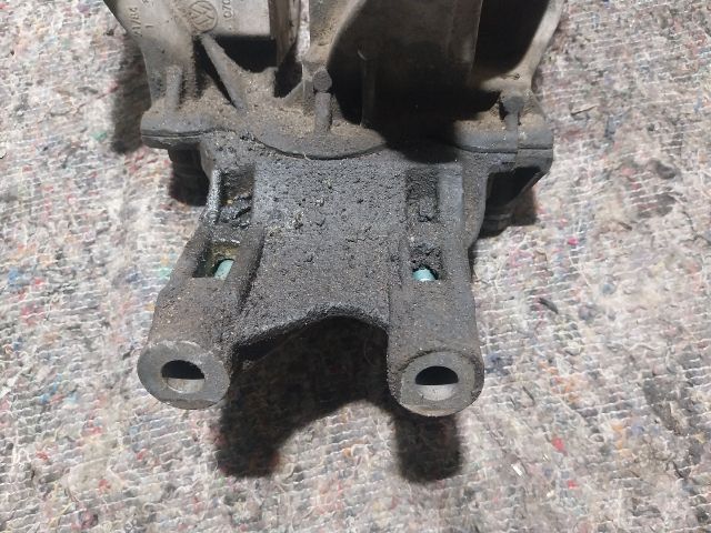 bontott VW TRANSPORTER Motor Tartó Bak (Fém)