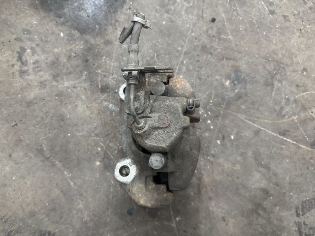 bontott VW TRANSPORTER Bal első Féknyereg Munkahengerrel