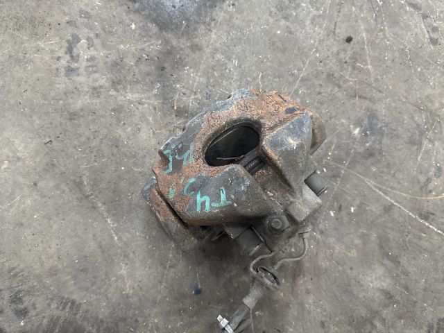 bontott VW TRANSPORTER Bal első Féknyereg Munkahengerrel