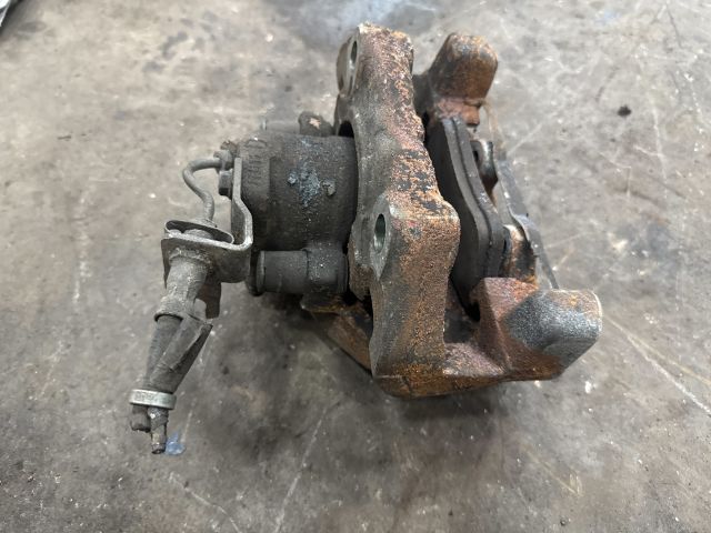 bontott VW TRANSPORTER Bal első Féknyereg Munkahengerrel