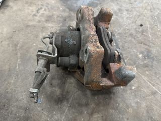 bontott VW TRANSPORTER Bal első Féknyereg Munkahengerrel