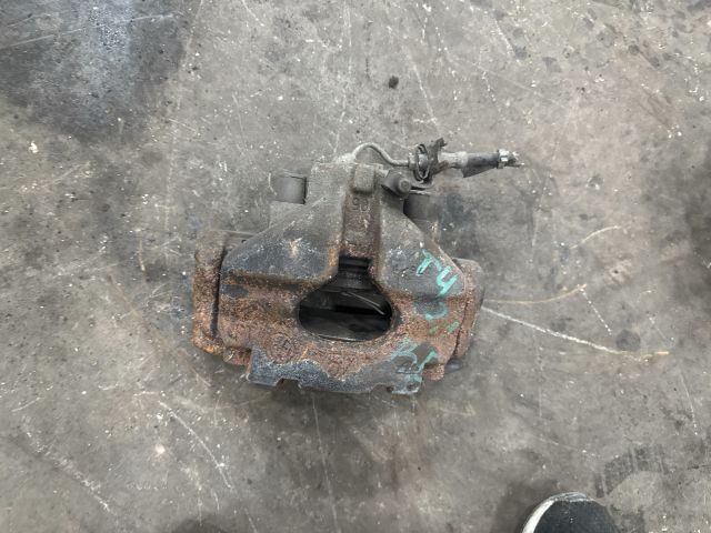 bontott VW TRANSPORTER Bal első Féknyereg Munkahengerrel