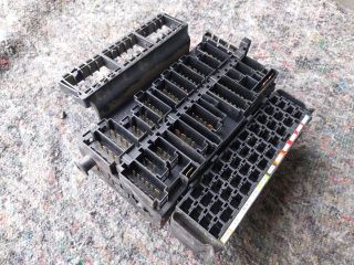 bontott VW TRANSPORTER Biztosítéktábla Motortér