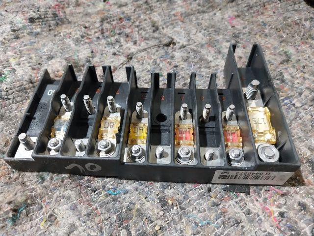 bontott VW TRANSPORTER Biztosítéktábla Motortér