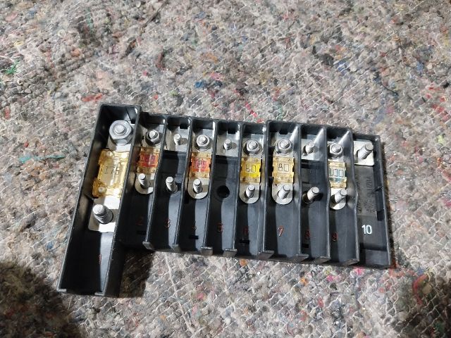 bontott VW TRANSPORTER Biztosítéktábla Motortér