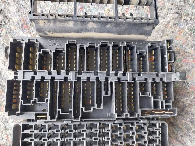 bontott VW TRANSPORTER Biztosítéktábla Motortér