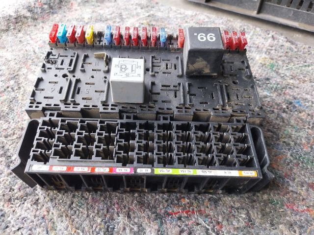 bontott VW TRANSPORTER Biztosítéktábla Motortér