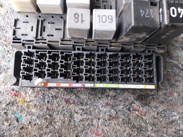 bontott VW TRANSPORTER Biztosítéktábla Motortér