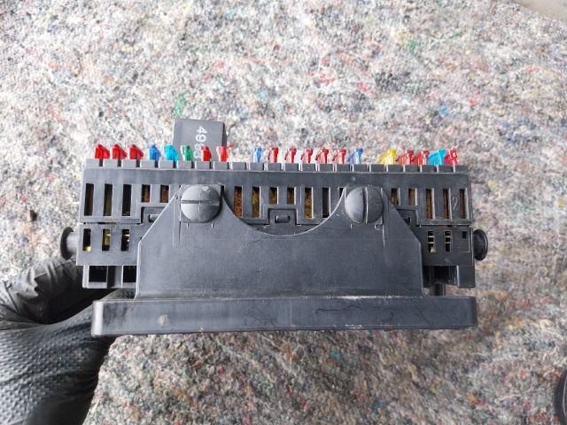 bontott VW TRANSPORTER Biztosítéktábla Motortér