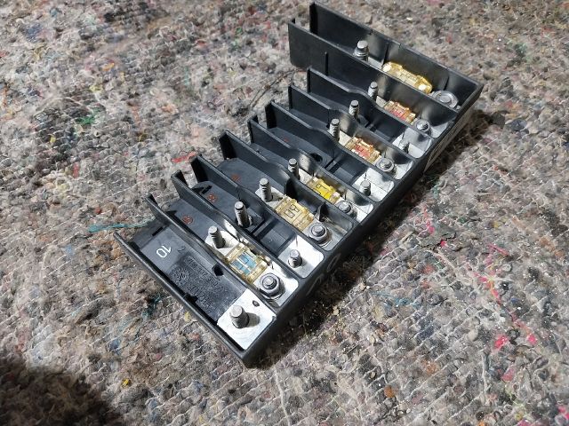 bontott VW TRANSPORTER Biztosítéktábla Motortér