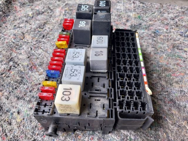 bontott VW TRANSPORTER Biztosítéktábla Motortér