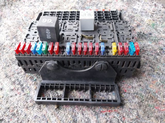 bontott VW TRANSPORTER Biztosítéktábla Motortér