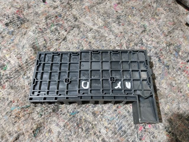 bontott VW TRANSPORTER Biztosítéktábla Motortér