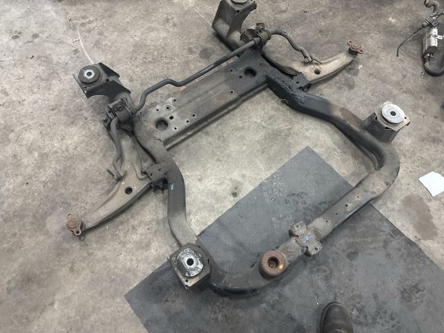 bontott VW TRANSPORTER Első Bölcső