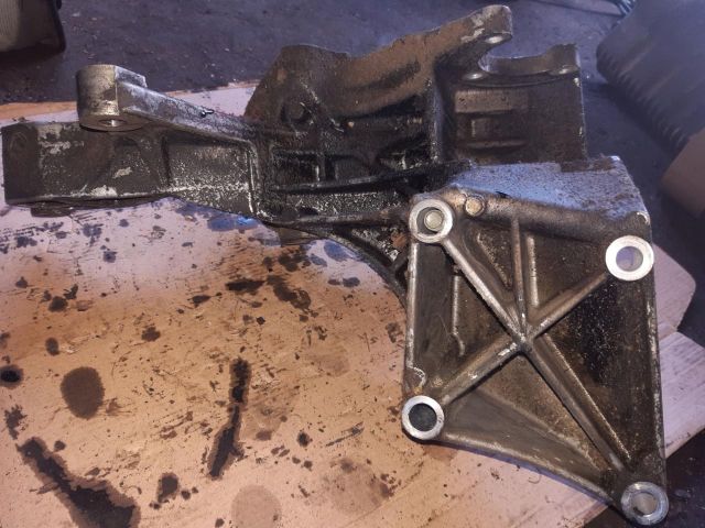 bontott VW TRANSPORTER Generátor Tartó Bak