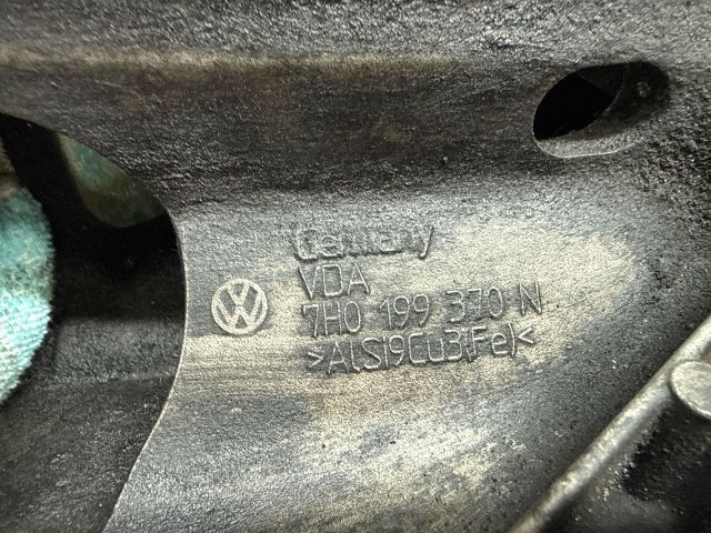 bontott VW TRANSPORTER Motor Tartó Bak (Fém)