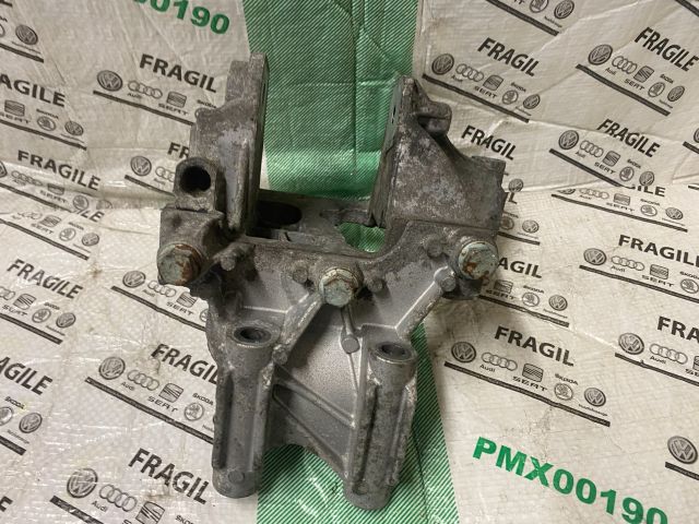 bontott VW TRANSPORTER Motor Tartó Bak (Fém)