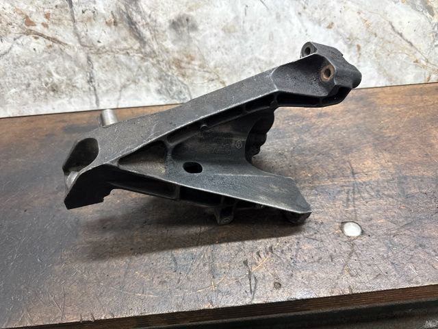 bontott VW TRANSPORTER Motor Tartó Bak (Fém)