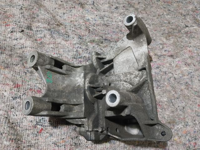 bontott VW TRANSPORTER Motor Tartó Bak (Fém)