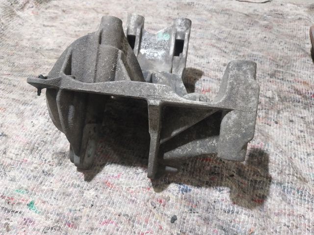 bontott VW TRANSPORTER Motor Tartó Bak (Fém)