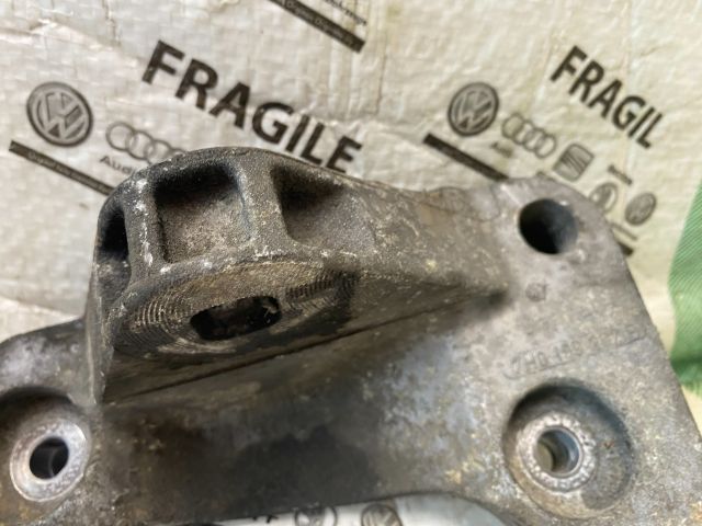 bontott VW TRANSPORTER Motor Tartó Bak (Fém)