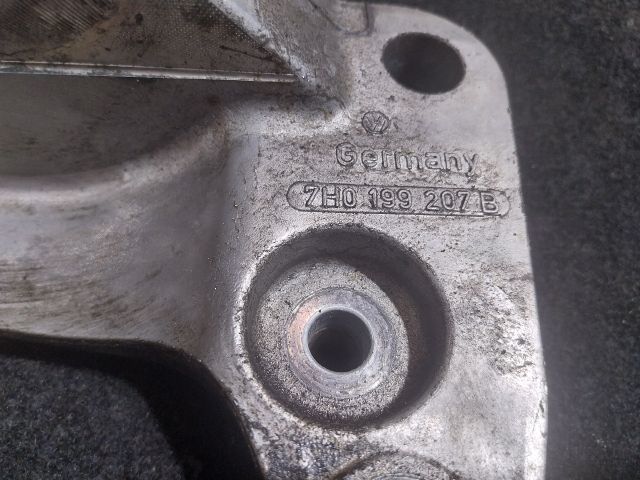 bontott VW TRANSPORTER Motor Tartó Bak Jobb