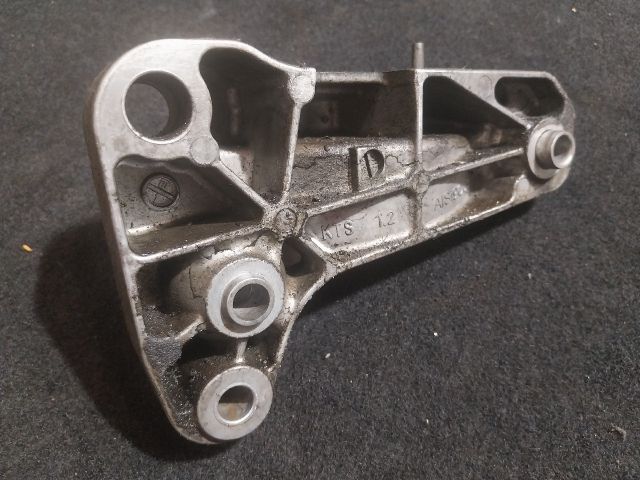 bontott VW TRANSPORTER Motor Tartó Bak Jobb