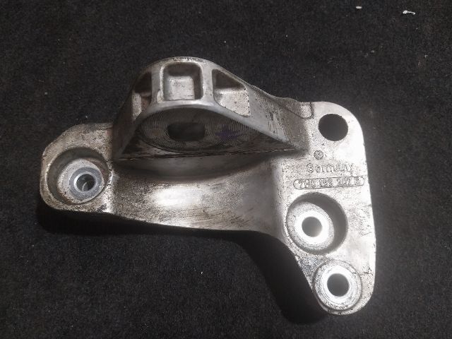 bontott VW TRANSPORTER Motor Tartó Bak Jobb