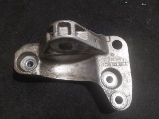 bontott VW TRANSPORTER Motor Tartó Bak Jobb