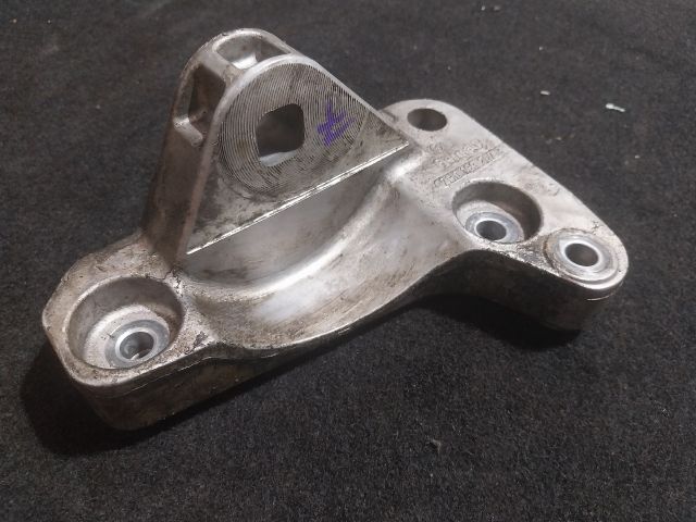 bontott VW TRANSPORTER Motor Tartó Bak Jobb