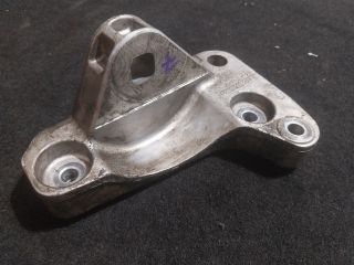 bontott VW TRANSPORTER Motor Tartó Bak Jobb